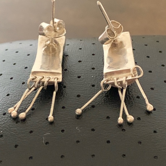 VINTAGE STERLING SILVER ORNATE POST EARRINGS - Picture 6 of 13